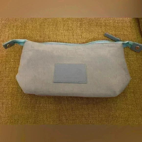 Kiehl’s Makeup Bag. No signs of use. In great condition. - Picture 1 of 4